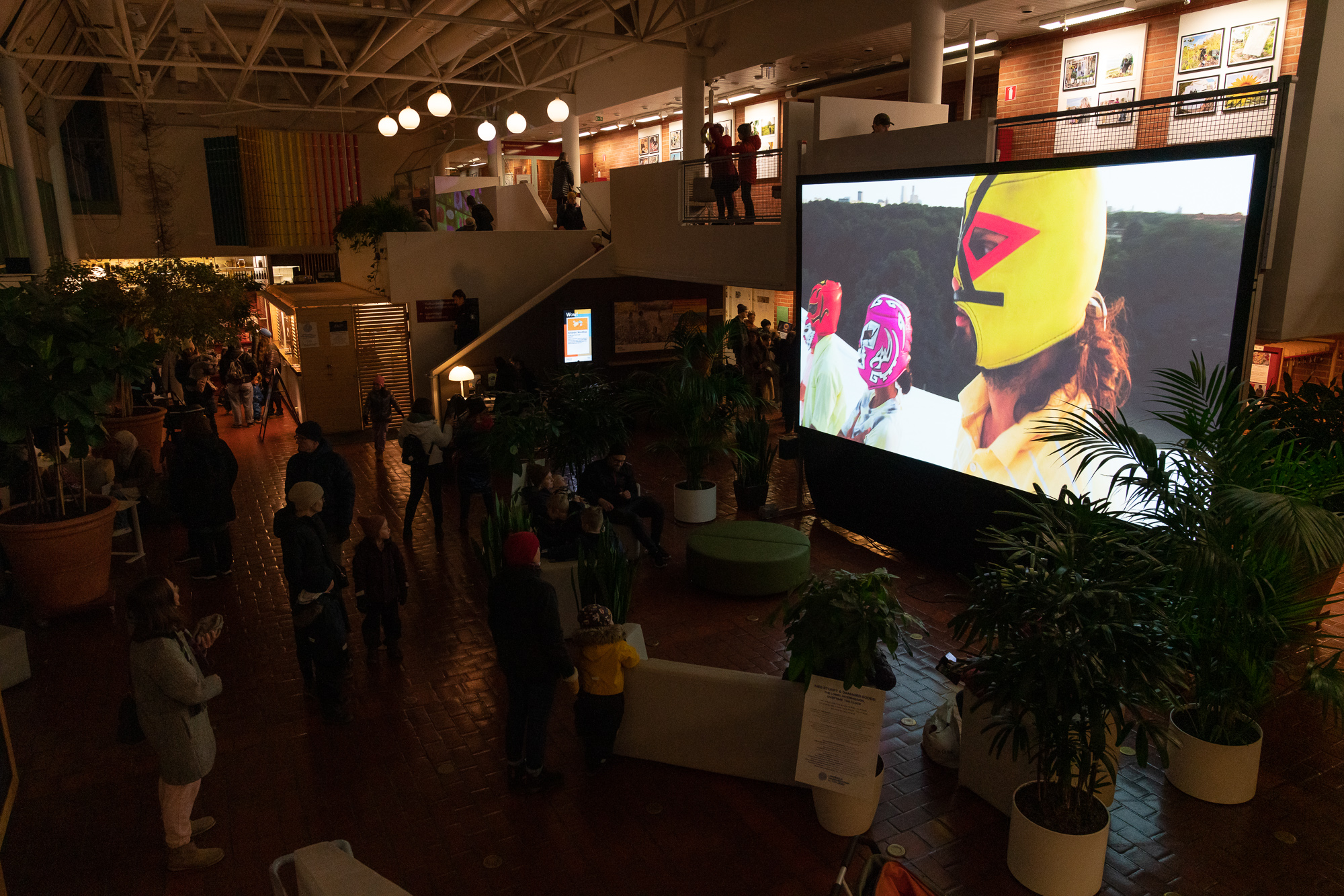 Conversation between Meg Stuart and Kerstin Schroth about Solos and Duets and the video works