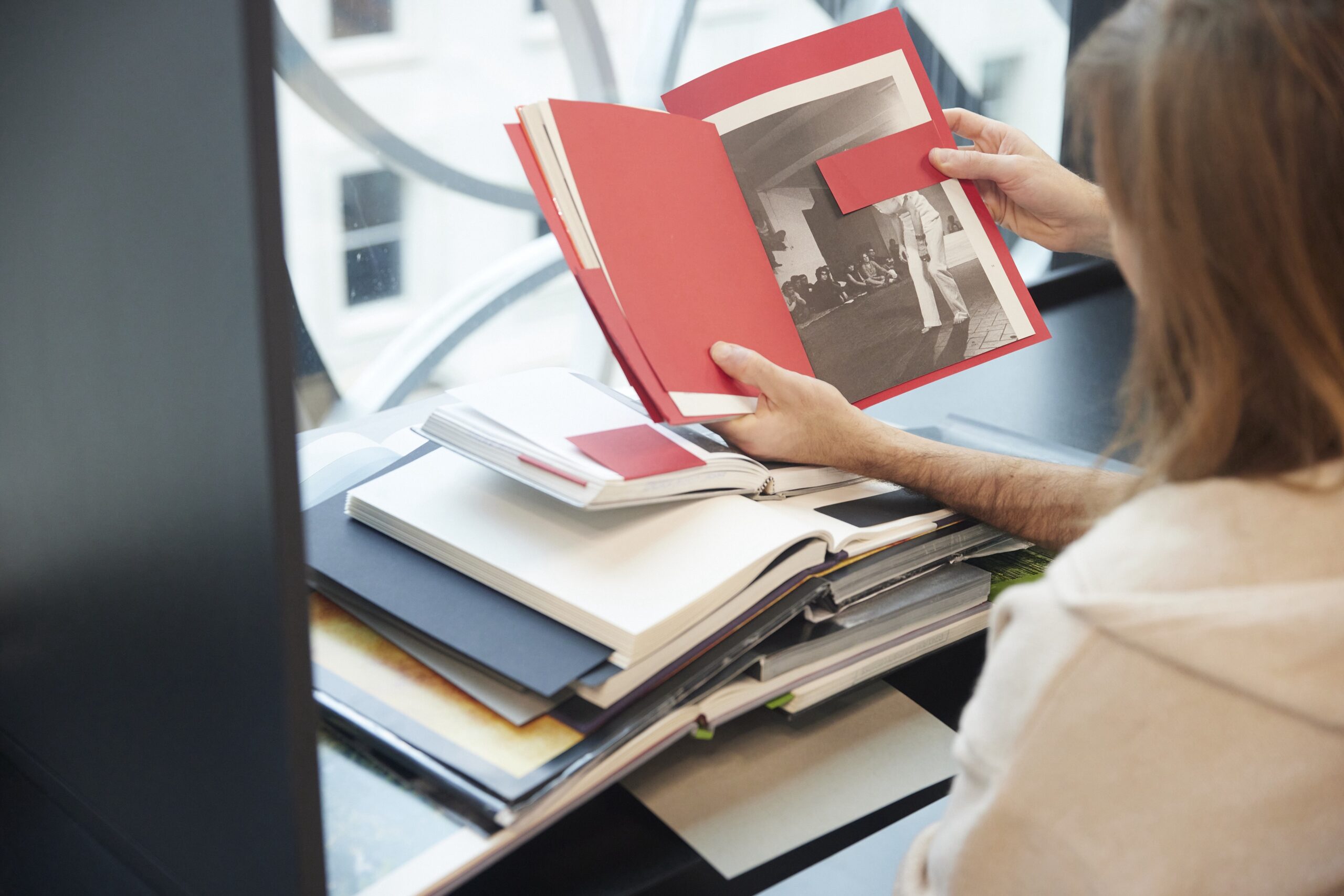 Experience MANUAL – a unique one-on-one performance in the heart of Itäkeskus Library